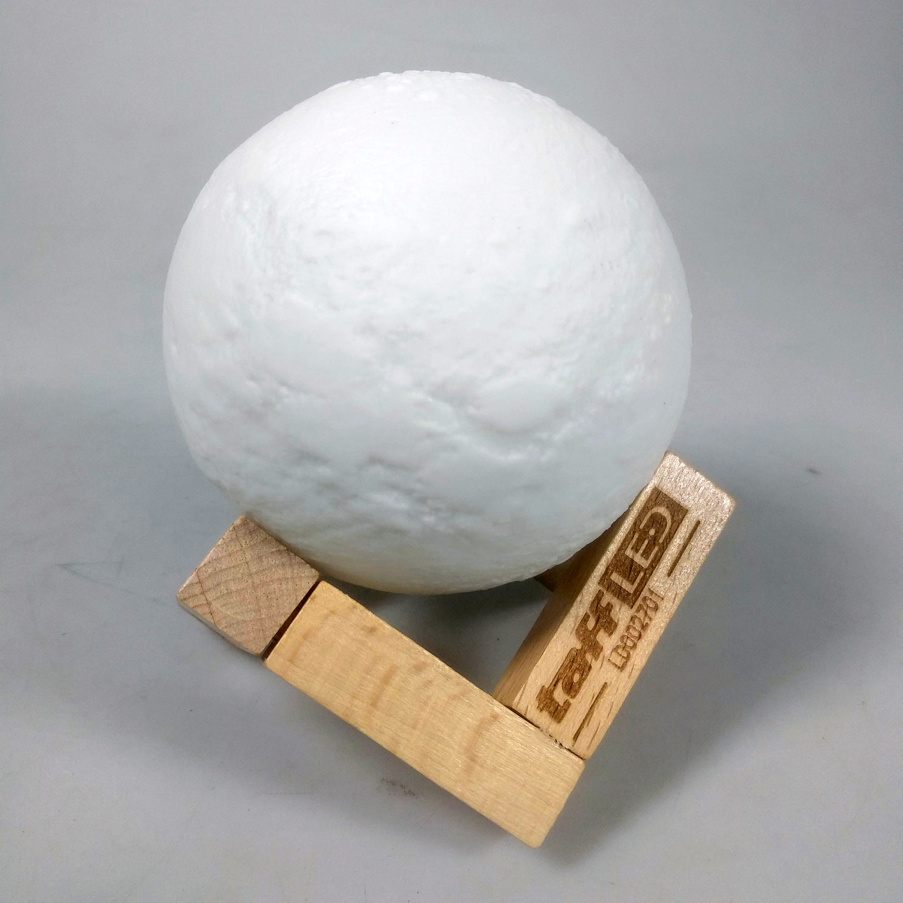 TaffLED Lampu Tidur Bulan 3D Moon Night Light Lamp 3 Color 8cm 1W 5V - LD002701 Gambar produk TaffLED Lampu Tidur Bulan 3D Moon Night Light Lamp 3 Color 8cm 1W 5V - LD002701