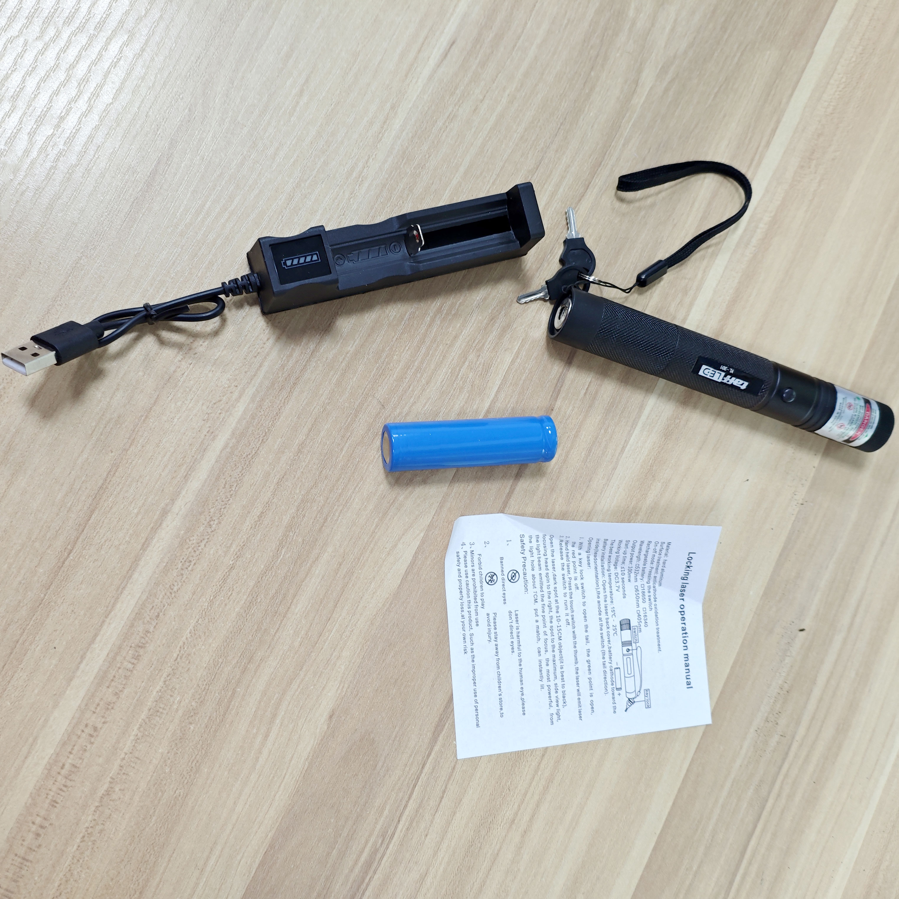 Gambar produk TaffLED Laser Pointer Green Beam 1mW 532nm with Baterai dan Charger - YL-301