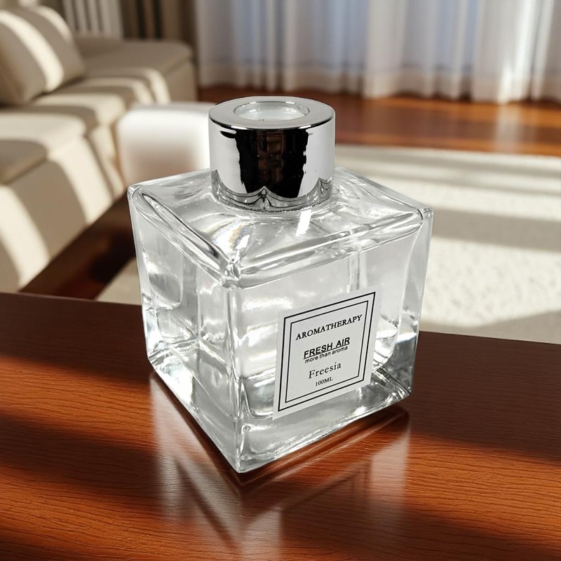 Gambar produk Cararie Pengharum Ruangan Reed Diffuser with Rattan Sticks 100ml Freesia - C100