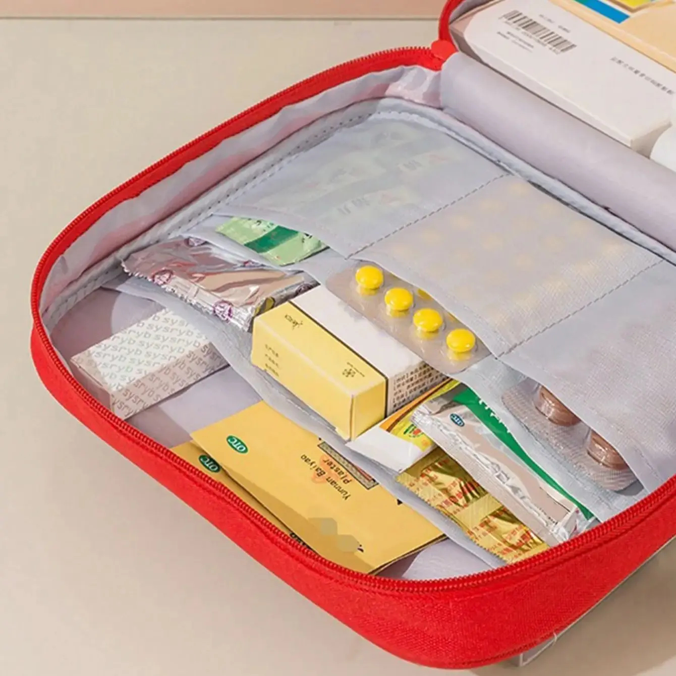 Gambar produk Le Around Tas Perlengkapan Obat P3K First Aid Bag Nilon 26x21x12cm - LG130