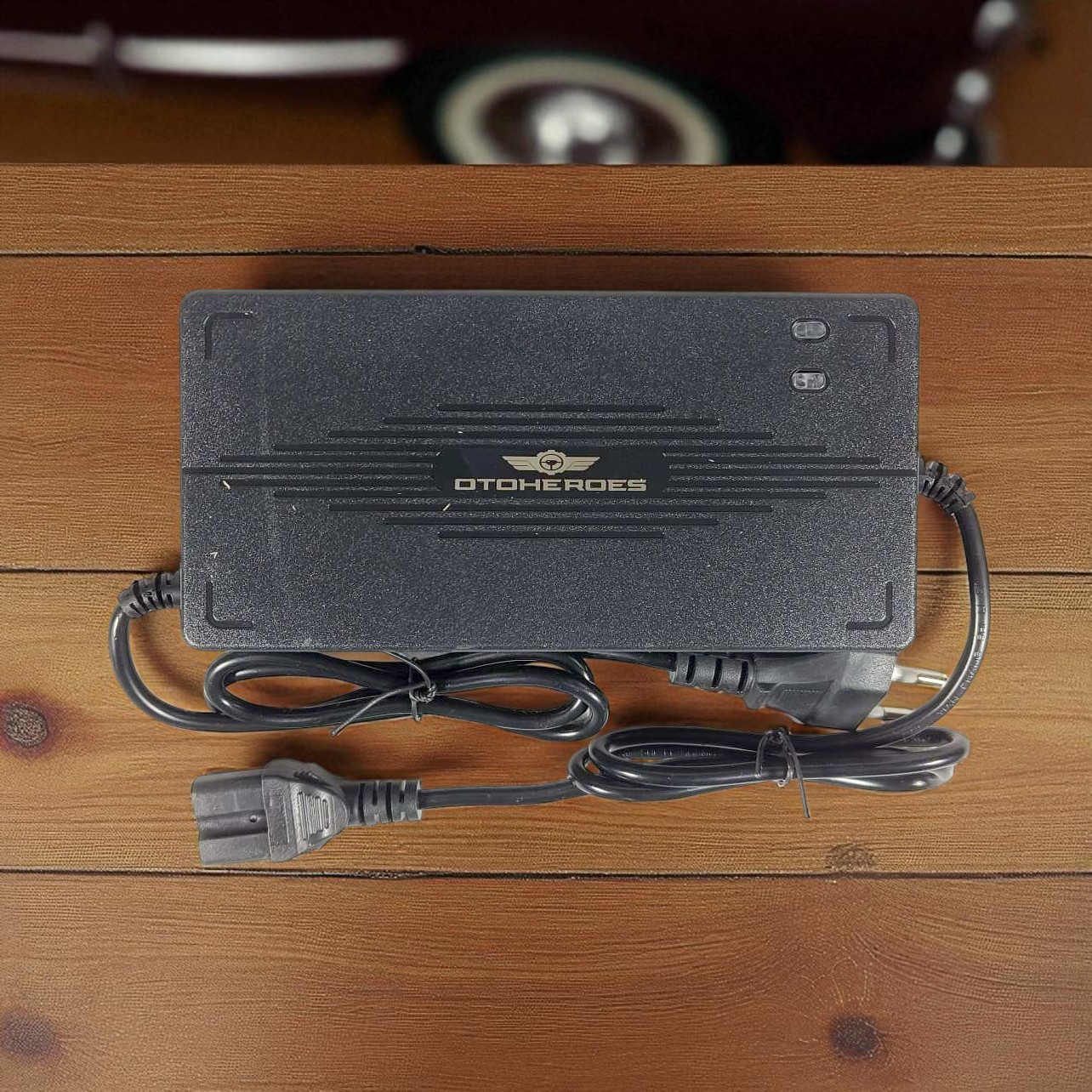 Gambar produk OTOHEROES Charger Aki Sepeda Listrik Battery Charger Portable 48V 12Ah - YF2024