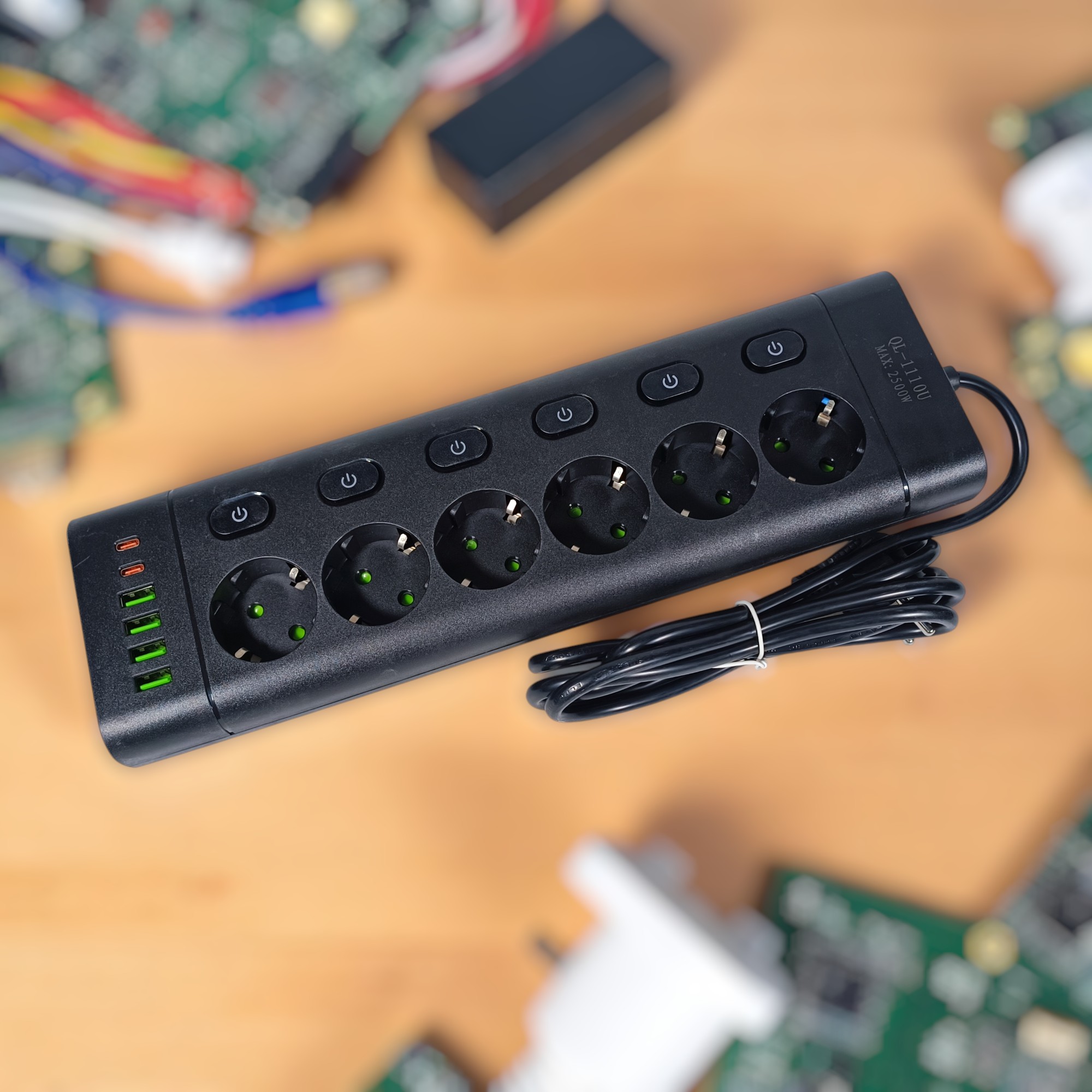 Gambar produk QIAOLIAN Stop Kontak 6 Lubang USB Type C EU Plug 10A 110-250V 2500W - QL-1110U