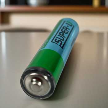 Gambar produk YEEKEEN Baterai Rechargeable AAA dan AA USB Type C 1.5V 1PCS 750 mWh - MB231