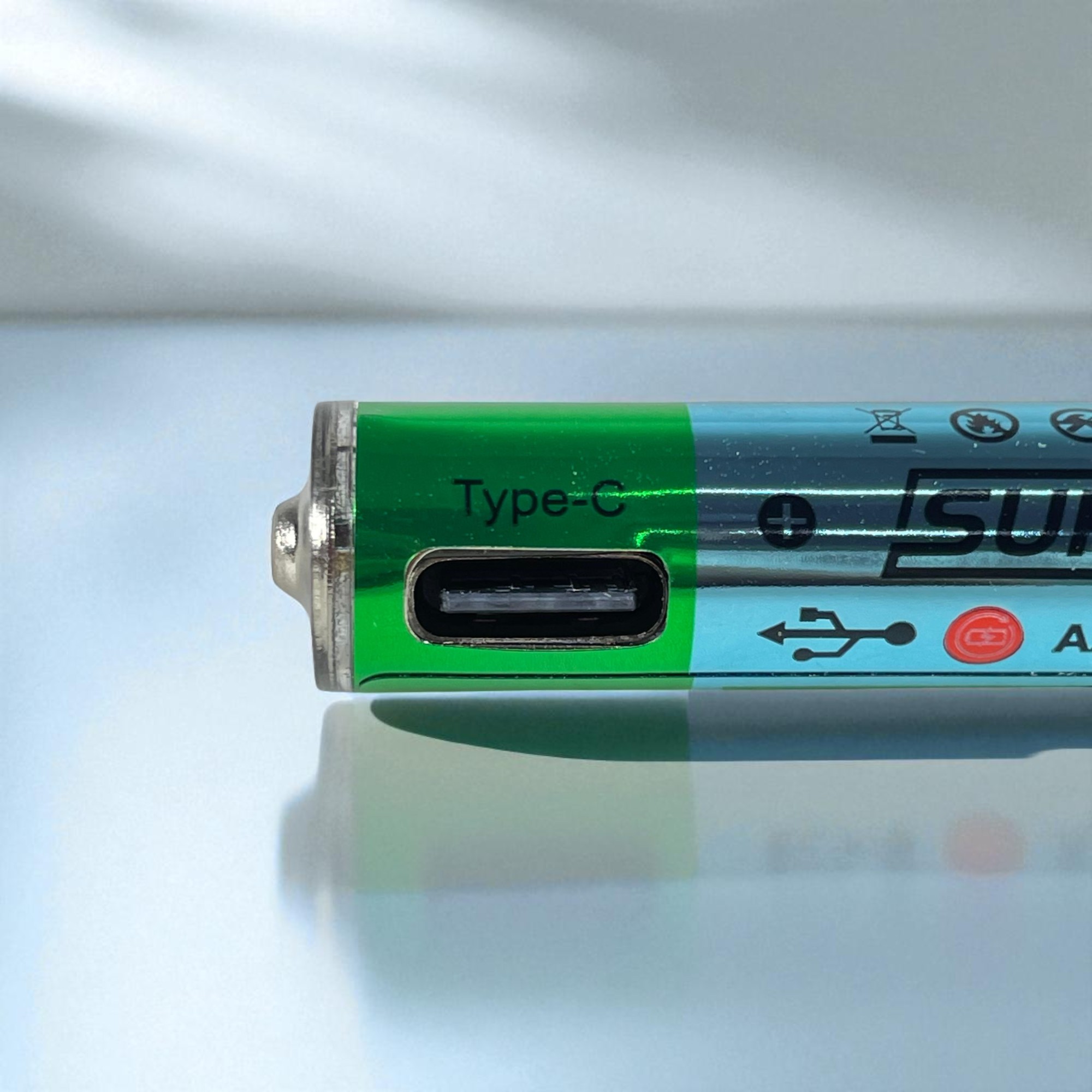 Gambar produk YEEKEEN Baterai Rechargeable AAA dan AA USB Type C 1.5V 1PCS 750 mWh - MB231