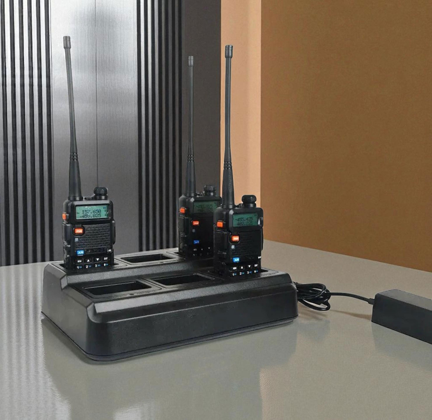 Gambar produk SHIQUN Charger Walkie Talkie BF-UV5R Plus 6 Slot with Light Indicator - SQX6