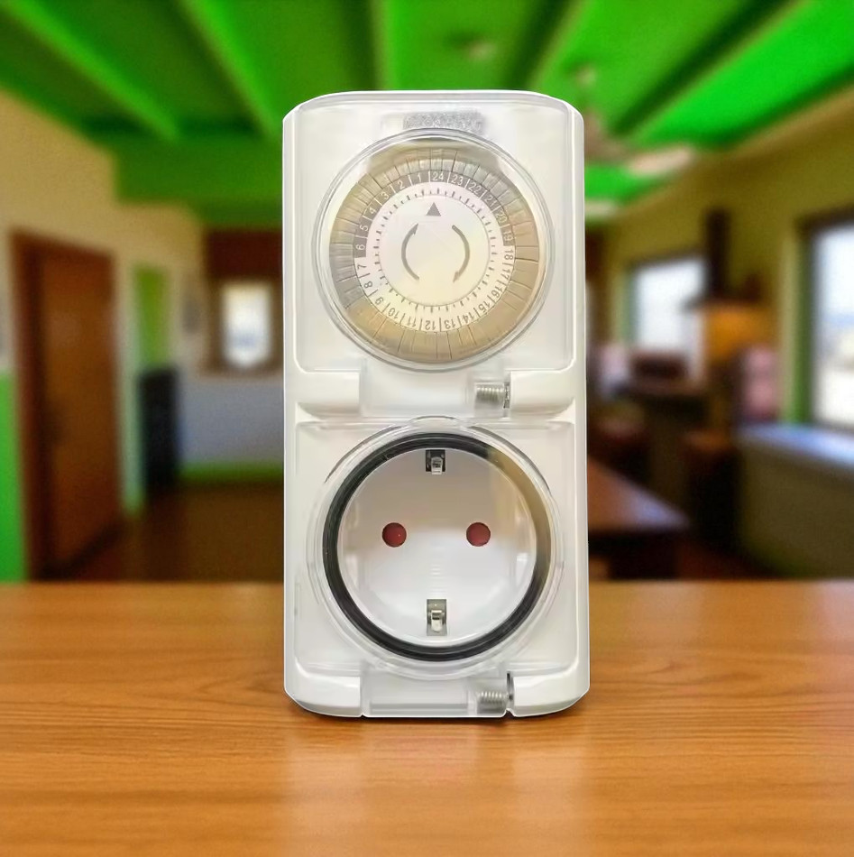 Gambar produk HITCOM Stop Kontak Waktu Mechanical Timer Automatic 24 Hours 4000W - HG03M