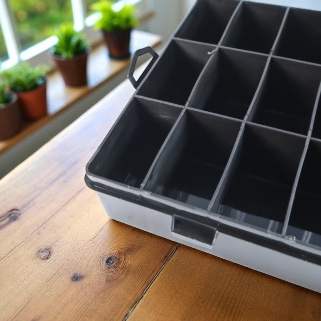 Gambar produk Idzes Kotak Penyimpanan Perhiasan Grid Box Storage Organizer 24 Slot - INU113