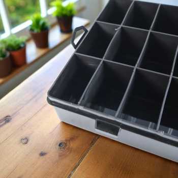 Gambar produk Idzes Kotak Penyimpanan Perhiasan Grid Box Storage Organizer 24 Slot - INU113
