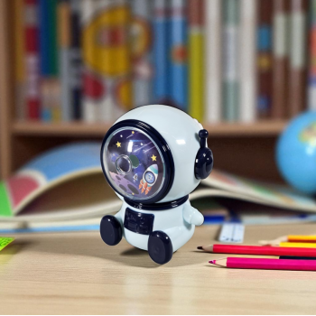 Gambar produk XIAOLINGJING Rautan Pensil Manual Pencil Sharpener Mini Astronaut - 18117