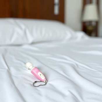 Gambar produk C33 Alat Pijat Tubuh Elektrik Mini Vibrator Massage Stick Keychain - RZL-236