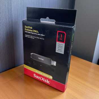SanDisk Extreme PRO Flashdisk with USB Type A 3.2 Gen 2 - SDCZ820