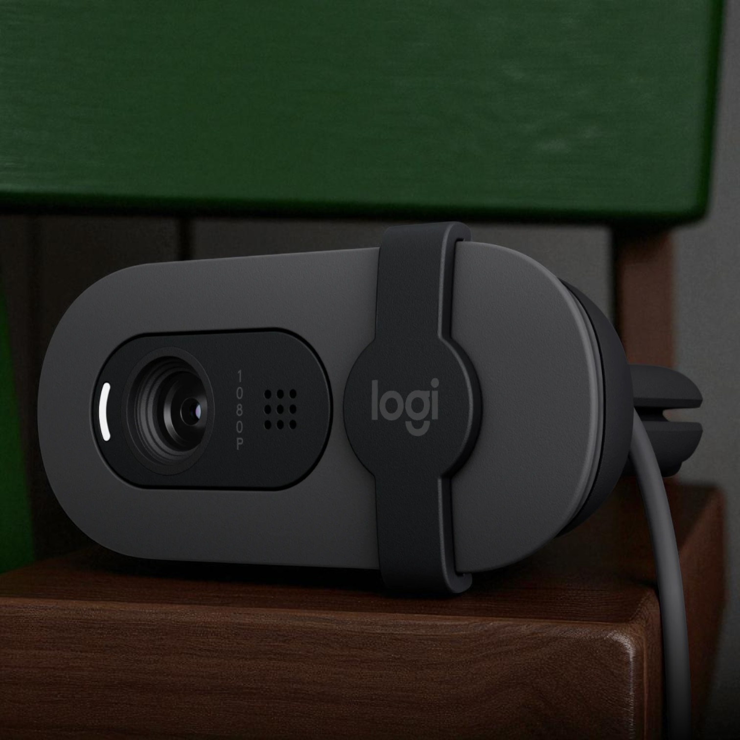 Gambar produk Logitech Webcam Mini Full HD 1080P with Omni-Directional Microphone - Brio 100