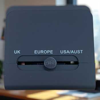 Gambar produk TRAVOR Universal Travel Adaptor Port USB Type C UK EU USA PD20W 6A - TR020