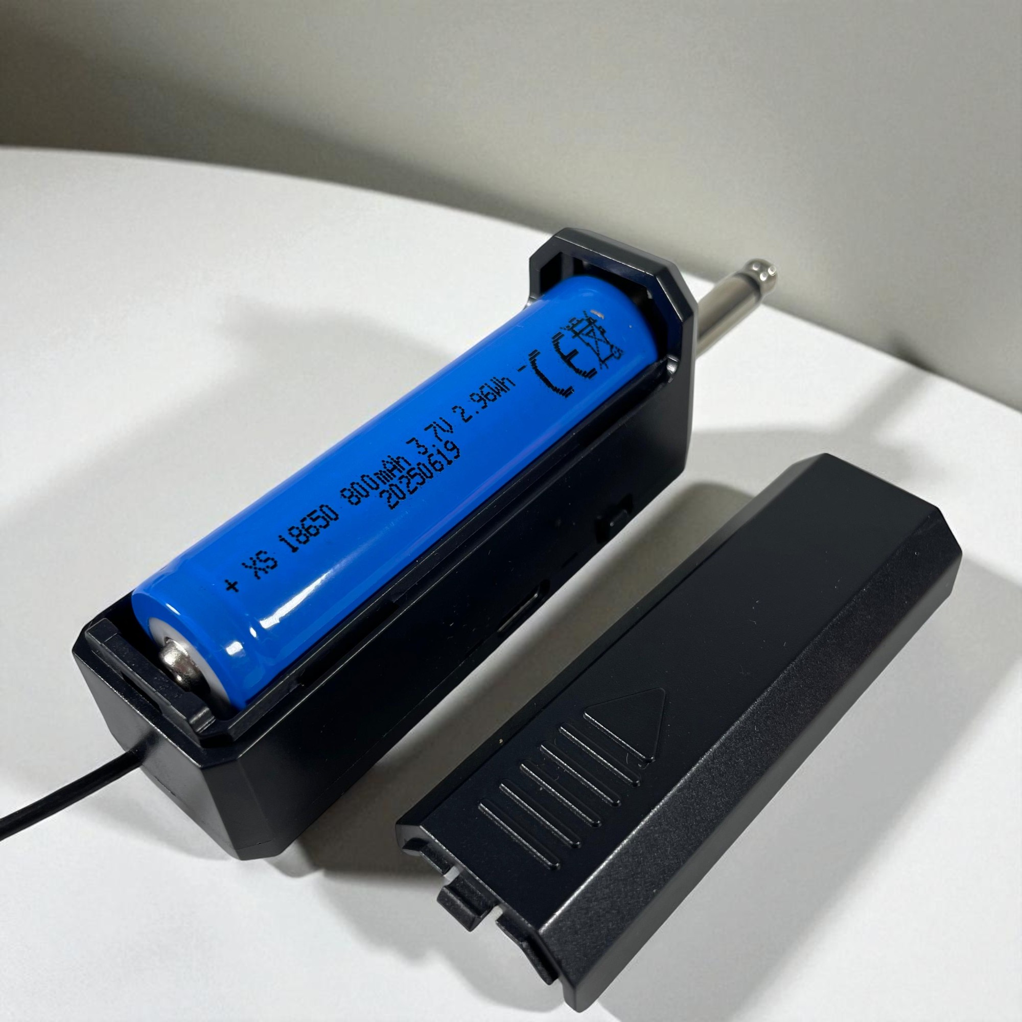 Gambar produk FMA Mikrofon Karaoke Wireless Cardioid Microphone 2.4GHz 800mAh - RI-28