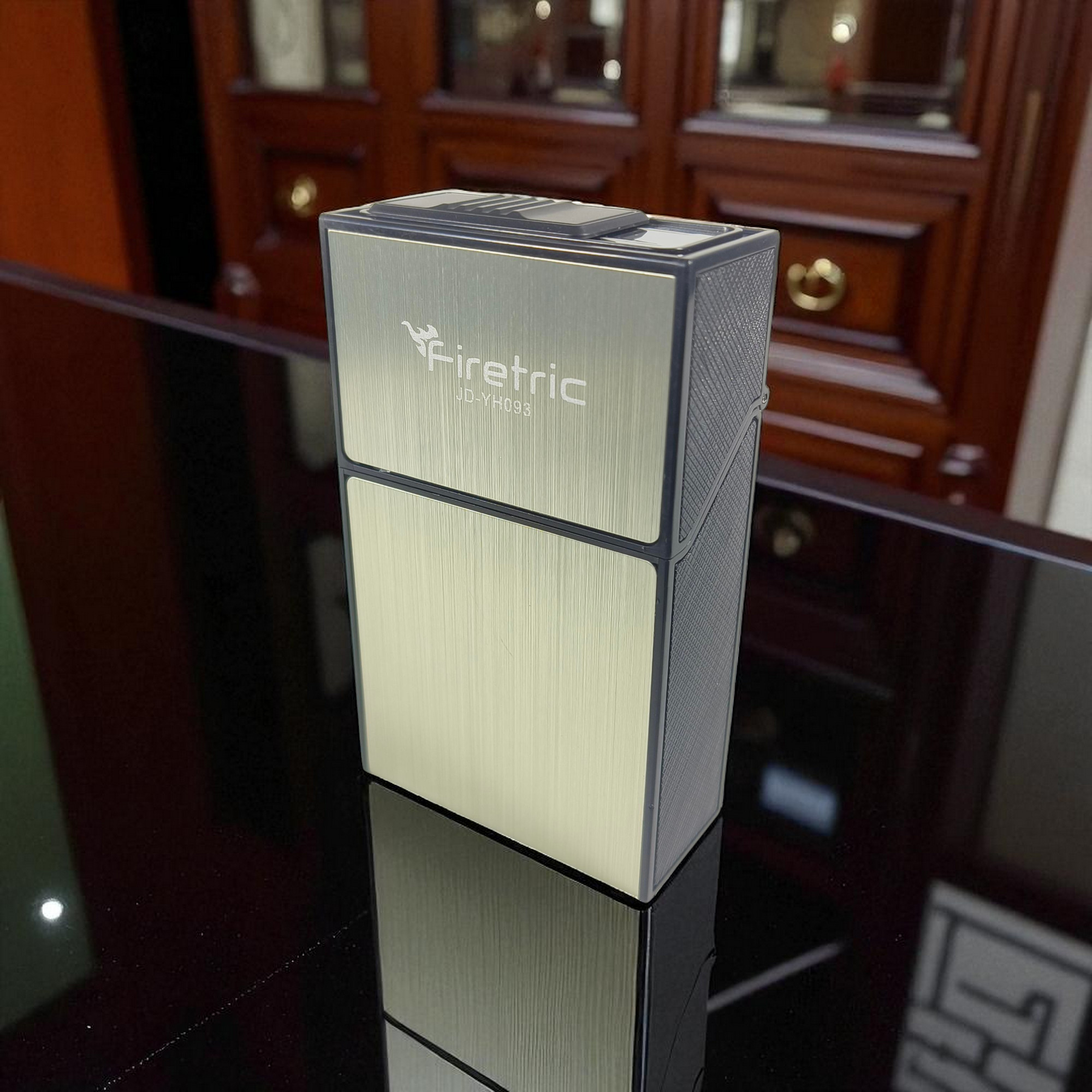 Gambar produk Firetric FOCUS Kotak Rokok 20 Slot dengan Korek Elektrik Plasma - JD-YH093