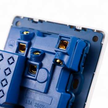 Gambar produk Taffware Stop Kontak Universal UK EU US 2 Port USB On Off Switch - LC-20