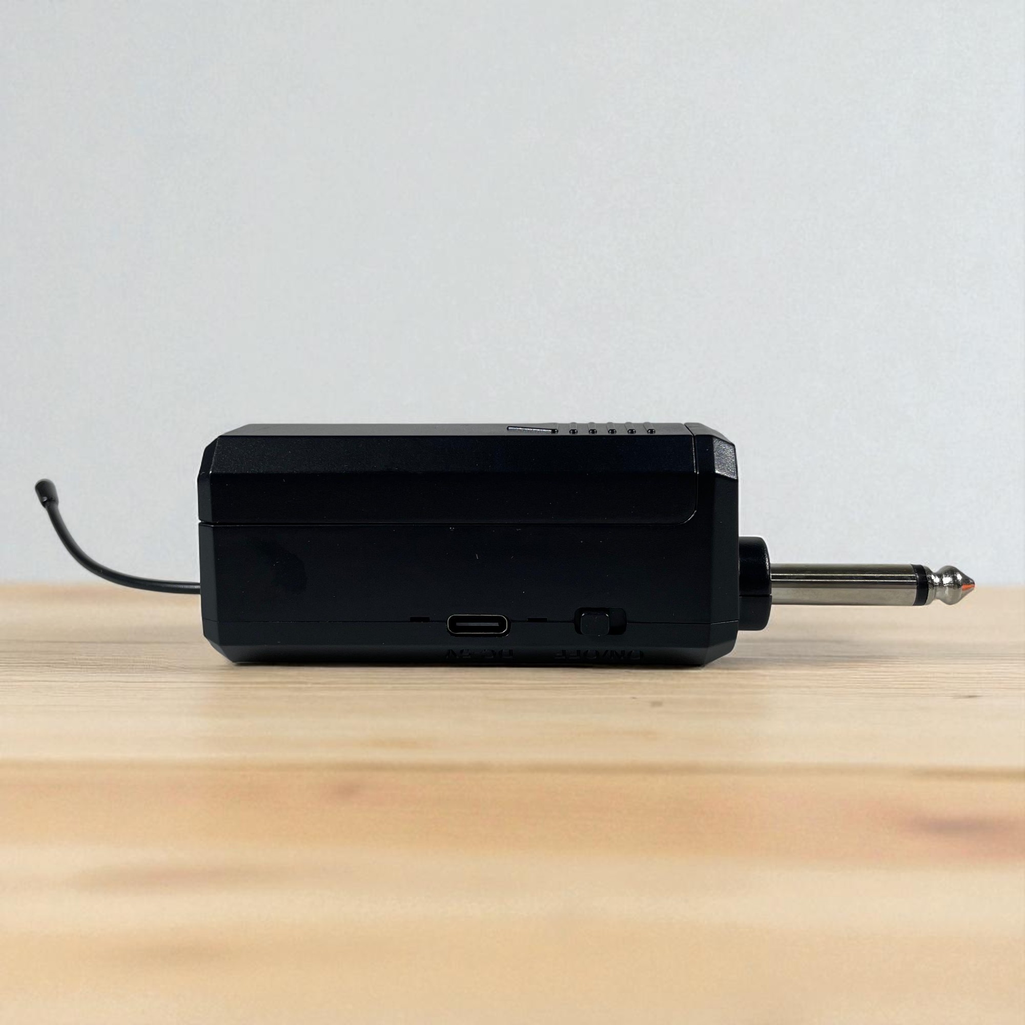 Gambar produk FMA Mikrofon Karaoke Wireless Cardioid Microphone 2.4GHz 800mAh - RI-28