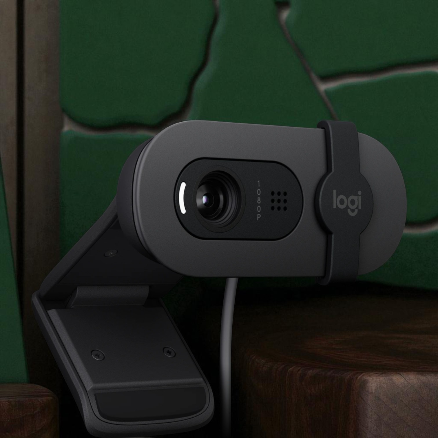 Gambar produk Logitech Webcam Mini Full HD 1080P with Omni-Directional Microphone - Brio 100