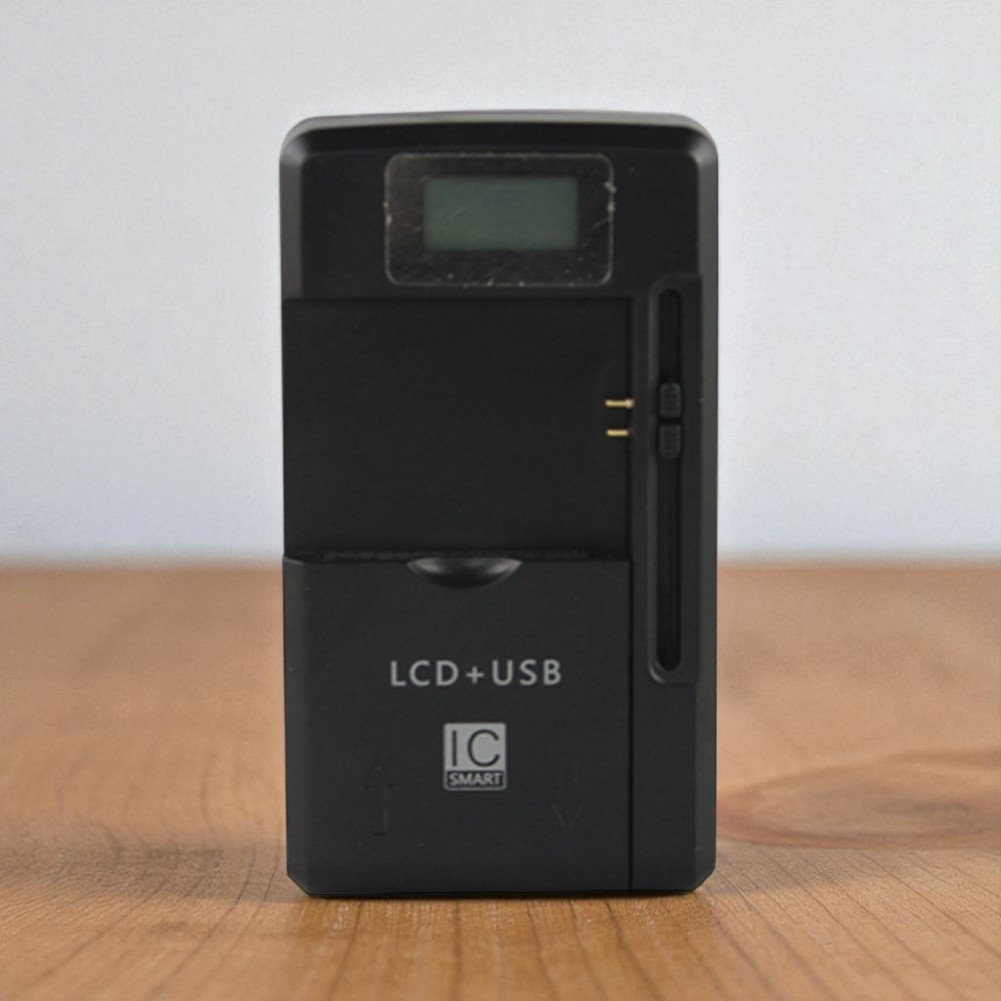 Gambar produk FMA Universal Battery Charger US Plug 4.2V with LCD USB Port 5.2V - A73E