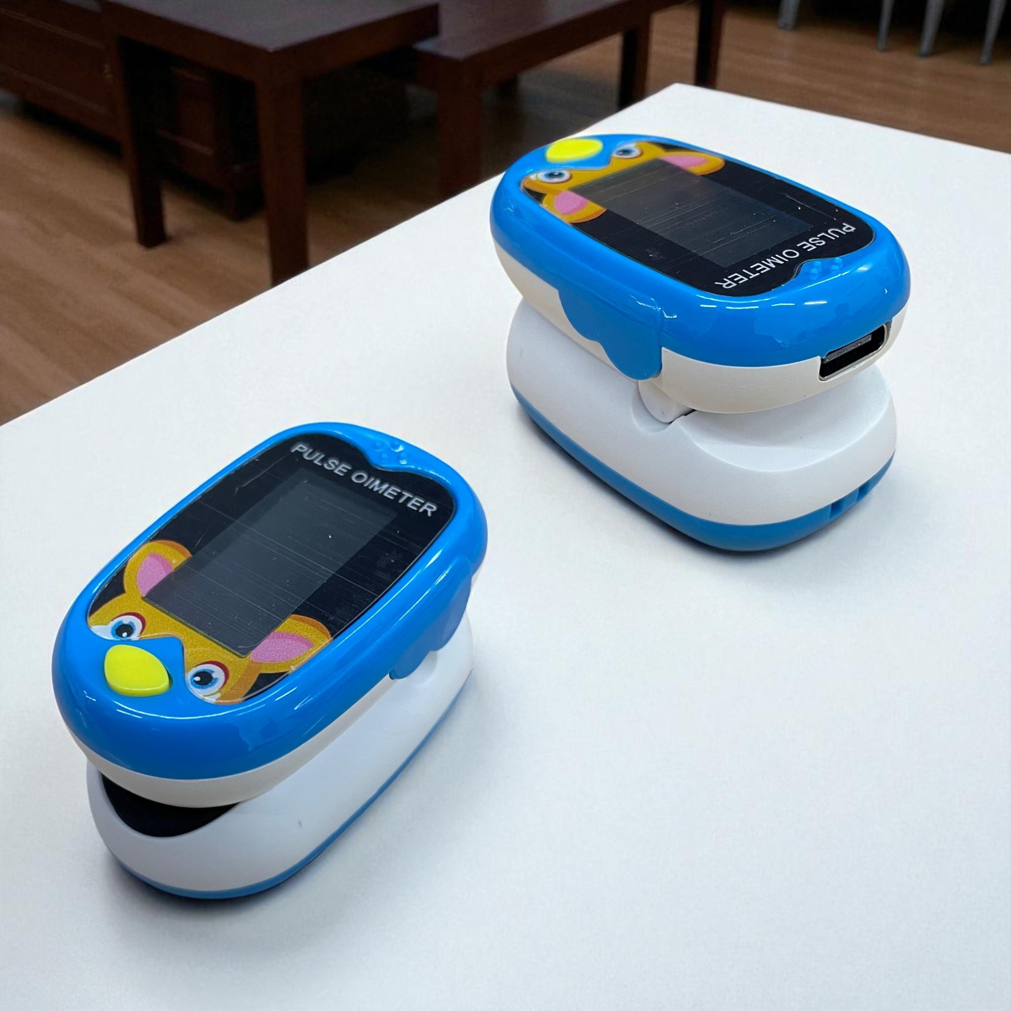 Gambar produk TaffOmicron Fingertip Pulse Oximeter Alat Ukur Saturasi Oksigen Darah - A6