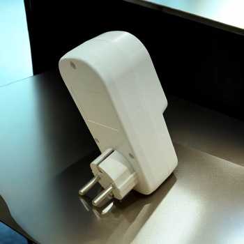 Gambar produk FK Stop Kontak Pelindung Voltase Arus Socket Protector 16A 230V - F3KA