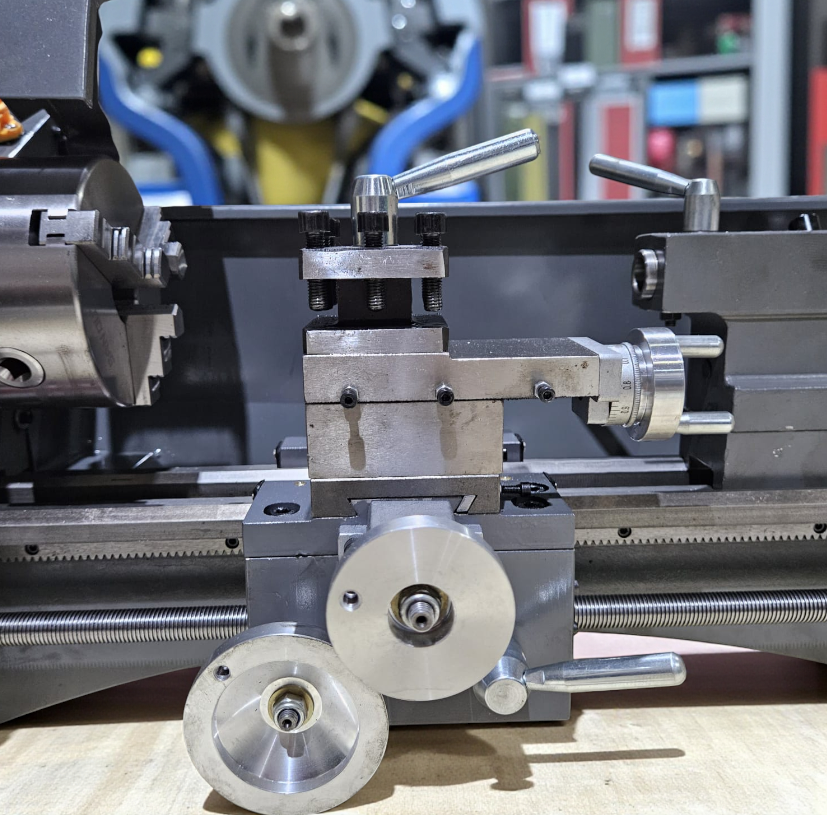 Gambar produk VEVOR Mesin Bubut Mini Lathe Beads Woodworking 2500RPM 450mm 1250W - MX-S450