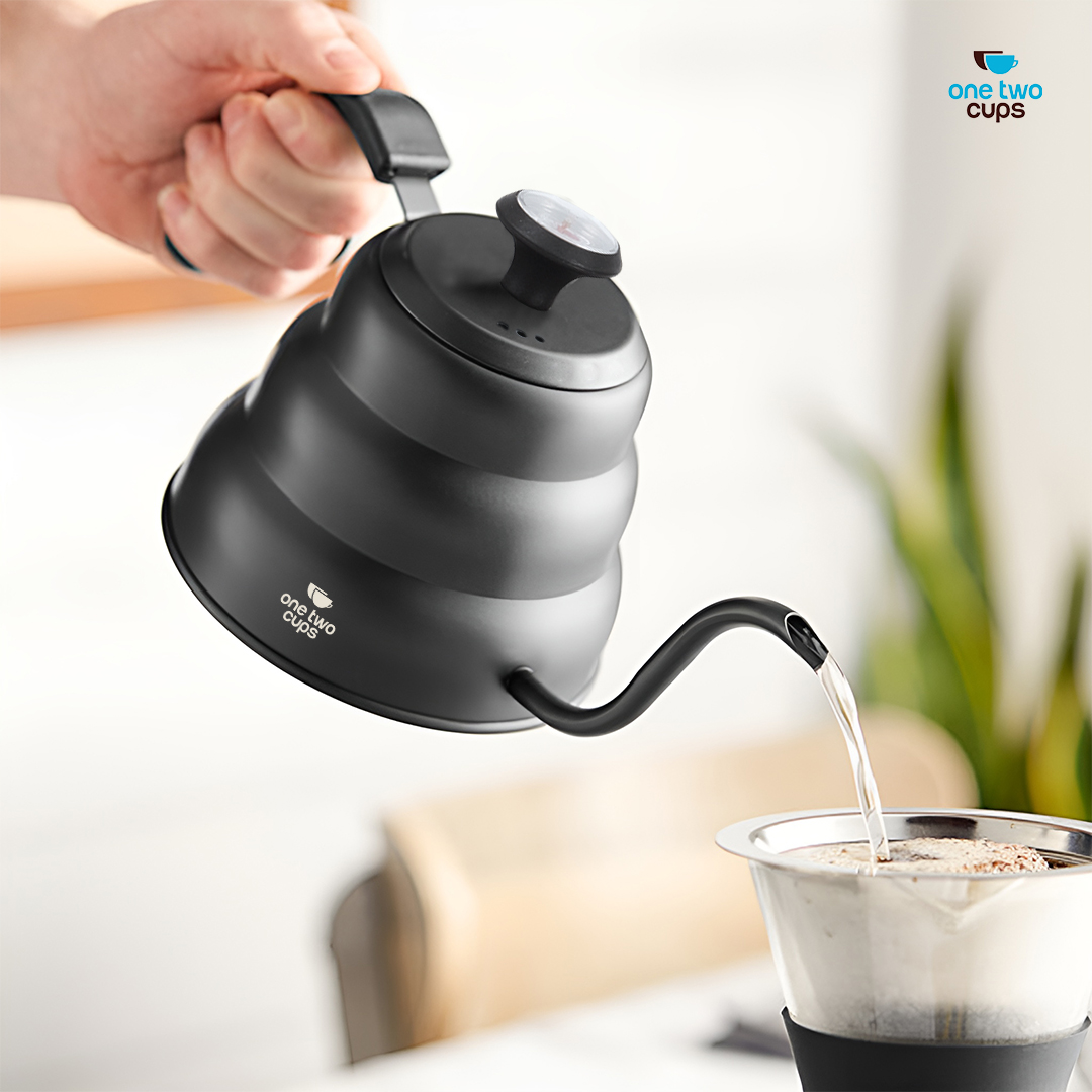 One Two Cups Teko Kopi Leher Angsa Pour Over Drip Kettle Thermometer 955ml - KE4012 Gambar produk One Two Cups Teko Kopi Leher Angsa Pour Over Drip Kettle Thermometer 955ml - KE4012