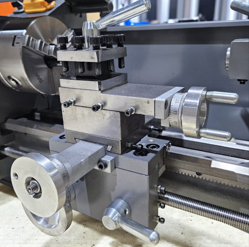 Gambar produk VEVOR Mesin Bubut Mini Lathe Beads Woodworking 2500RPM 450mm 1250W - MX-S450