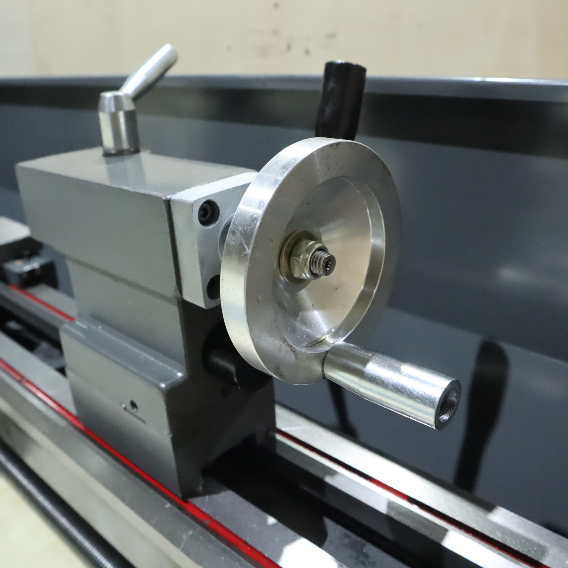 Gambar produk VEVOR Mesin Bubut Mini Lathe Beads Woodworking 2500RPM 1000mm 1250W - MX-S1170