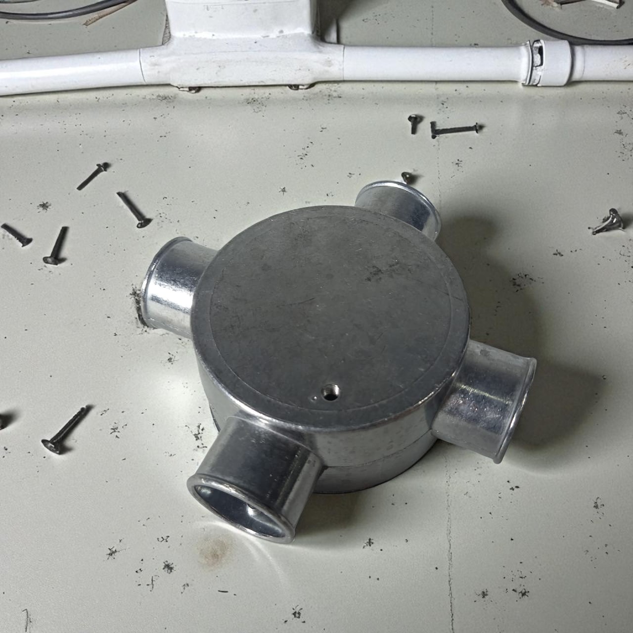 Gambar produk DPI Kotak Sambungan Pipa Kabel Listrik 4 Way Box Conduit Fitting 20mm - D-420