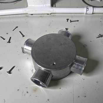 DPI Kotak Sambungan Pipa Kabel Listrik 4 Way Box Conduit Fitting 20mm - D-420