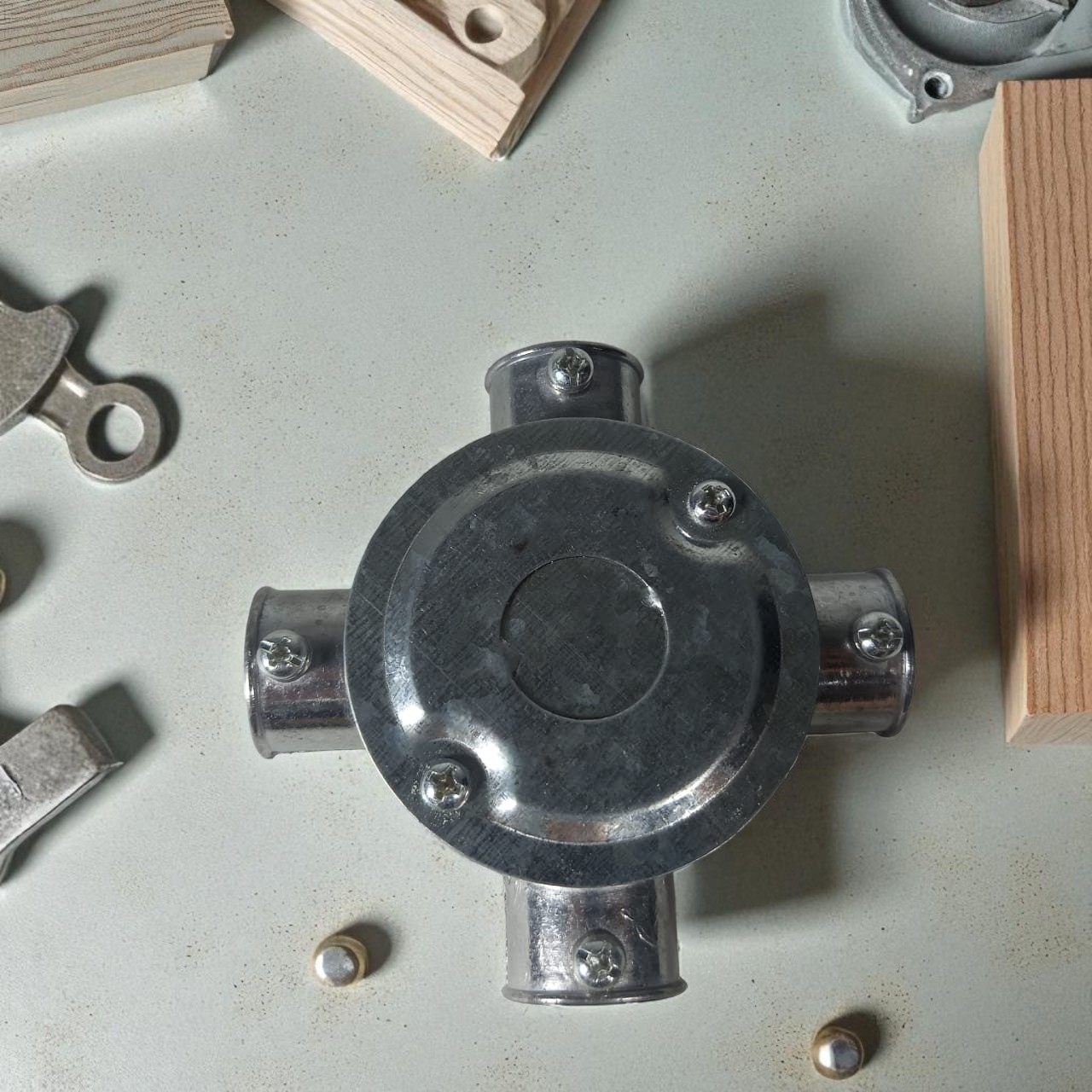 Gambar produk DPI Kotak Sambungan Pipa Kabel Listrik 4 Way Box Conduit Fitting 20mm - D-420