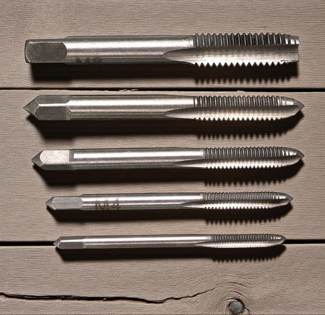 Rocaris Hand Tap Thread Metric M3-M8 Pembuat Drat Ulir 5 PCS - RC-5 Gambar produk Rocaris Hand Tap Thread Metric M3-M8 Pembuat Drat Ulir 5 PCS - RC-5