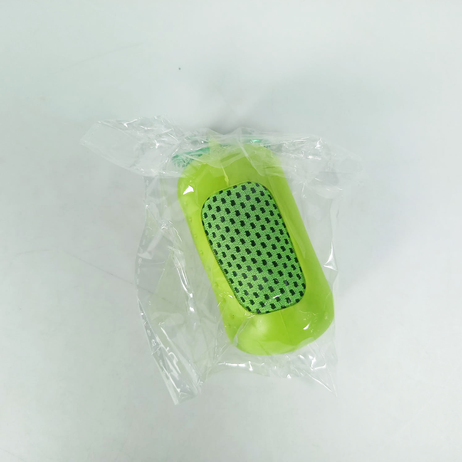 Gambar produk ASOLID Handuk Microfiber Quick Dry Cooling Ice Towel Silicon Case Sedang - AS13