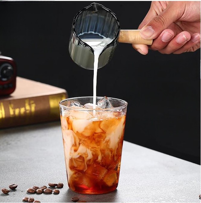 KEMORELA Gelas Takar Kopi Measuring Wooden Handle Double Spout 120ml - KS12 Gambar produk KEMORELA Gelas Takar Kopi Measuring Wooden Handle Double Spout 120ml - KS12