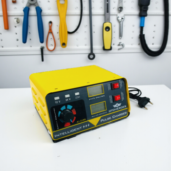 Gambar produk OTOHEROES Charger Aki Mobil Intelligent Battery Charger 12V/24V - AJ-618D