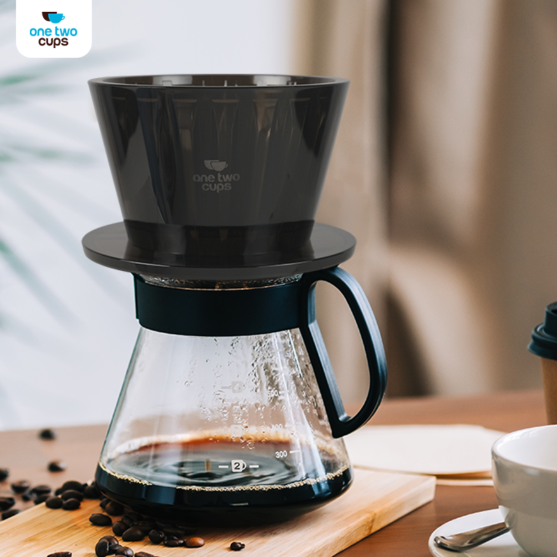 One Two Cups V60 Coffee Dripper Alat Seduh Kopi Manual Plastik 1-2 Cup - B75 Gambar produk One Two Cups V60 Coffee Dripper Alat Seduh Kopi Manual Plastik 1-2 Cup - B75