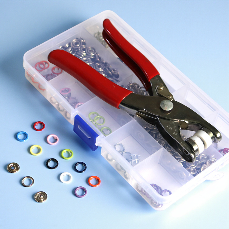 Qincaile Set Tang Kancing Jepret Snap Button Plier Fastener 200 PCS - QI-10 Gambar produk Qincaile Set Tang Kancing Jepret Snap Button Plier Fastener 200 PCS - QI-10