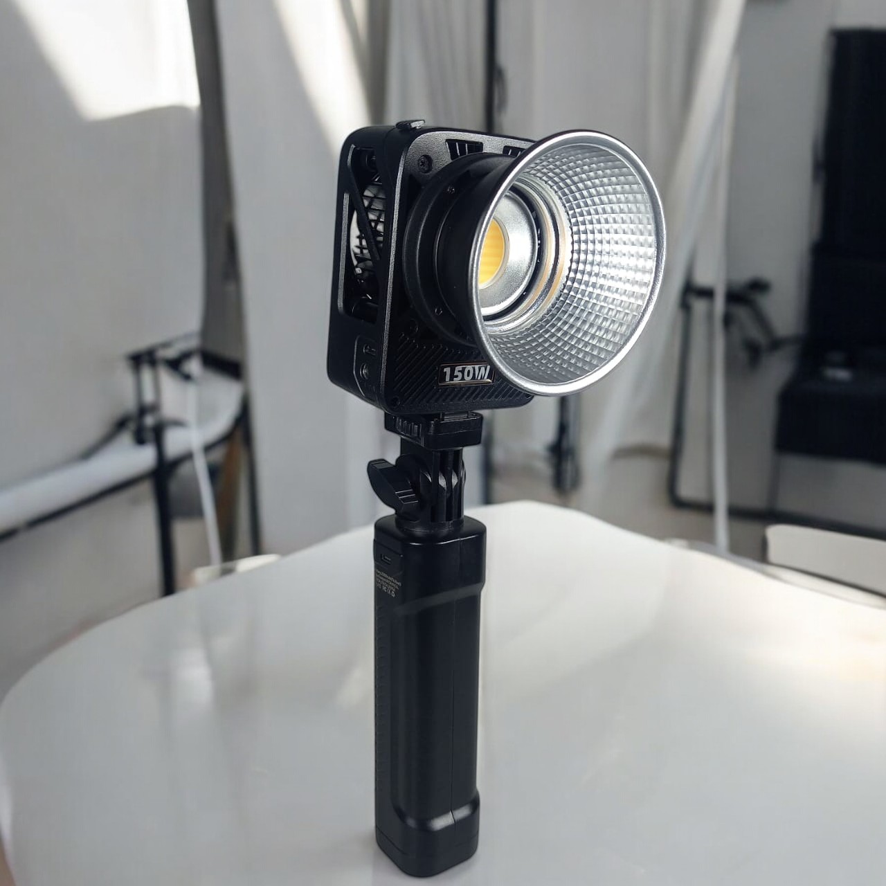 Gambar produk LIYADI Lampu Studio Fotografi COB 3in1 Color TFT 150W with Battery