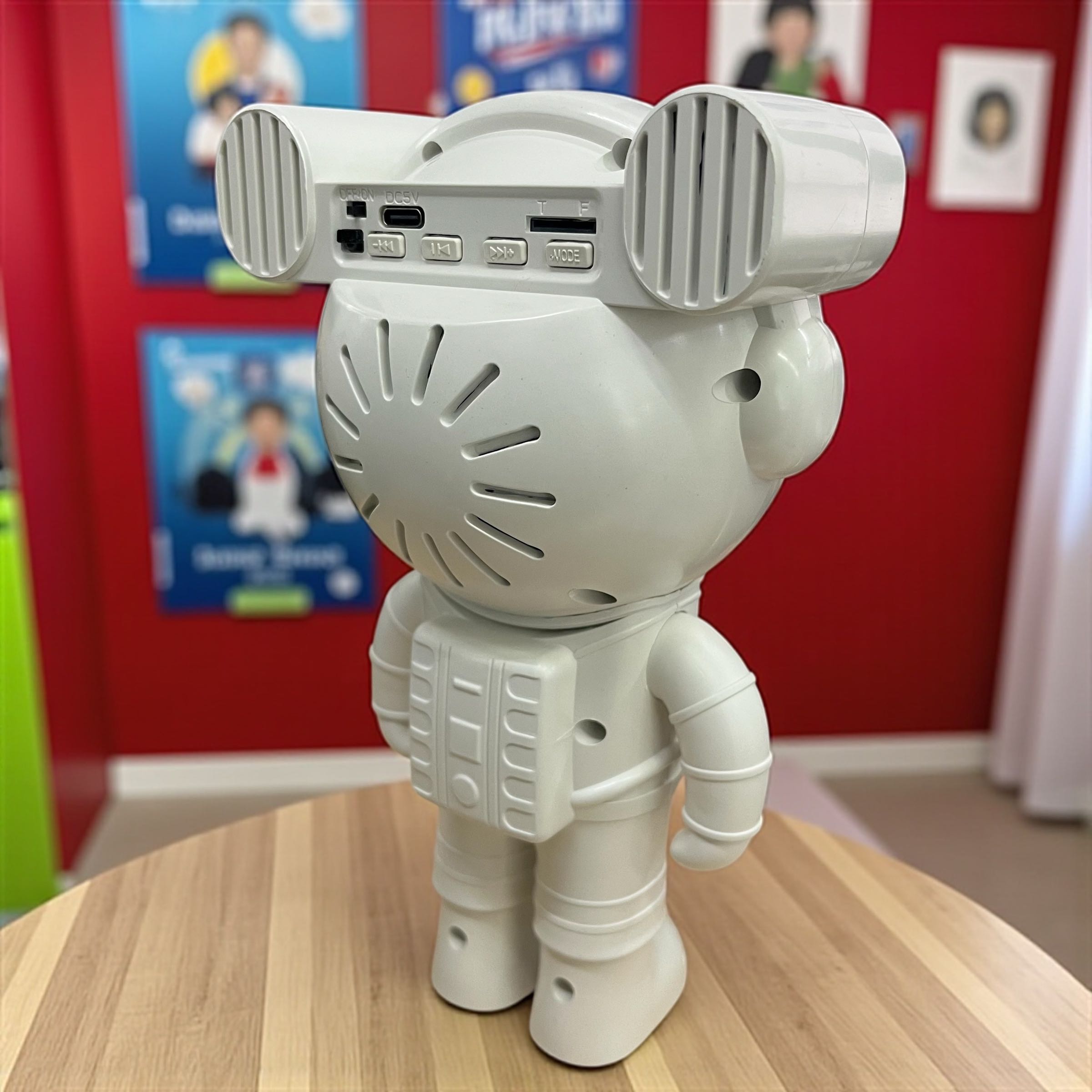 Gambar produk CHUBAN Lampu Proyektor LED Astronaut Galaxy Sky with Bluetooth Speaker - CH30