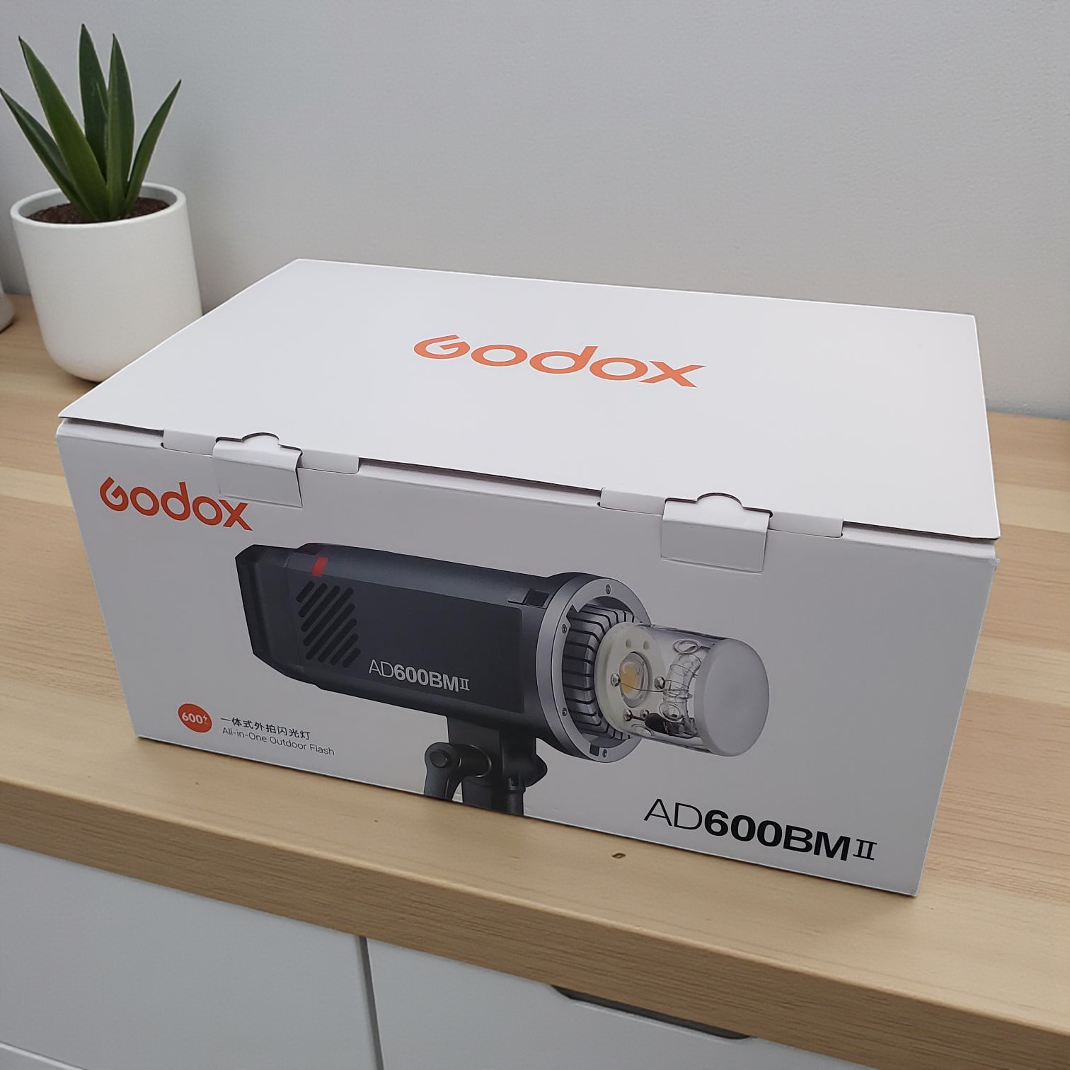 Gambar produk Godox Flash Camera Wireless 2.4GHz TTL 3in1 Color 8940mAh 600Ws - AD600BMII