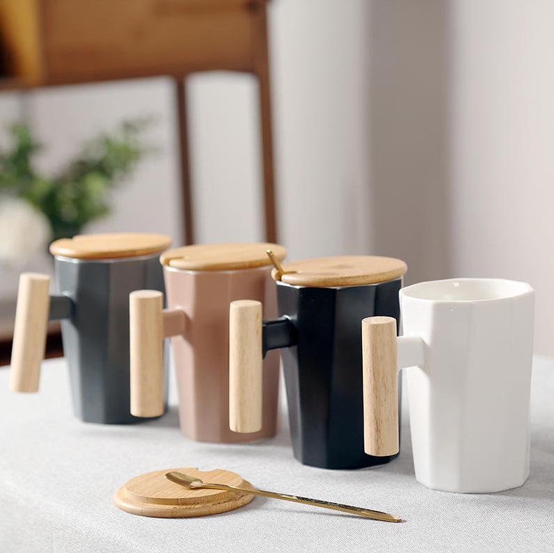 Yomu Cangkir Minum Keramik Wooden Handle Mug with Lid Spoon 12x9.5cm - YM15 Gambar produk Yomu Cangkir Minum Keramik Wooden Handle Mug with Lid Spoon 12x9.5cm - YM15