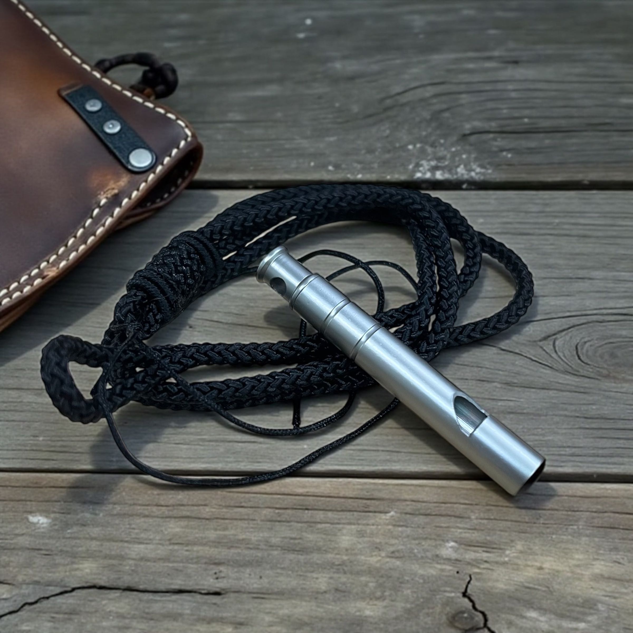 Jelembar Peluit Darurat Survival Outdoor Titanium Whistle - INU170 Gambar produk Jelembar Peluit Darurat Survival Outdoor Titanium Whistle - INU170