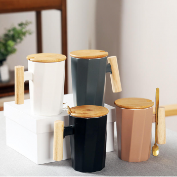 Yomu Cangkir Minum Keramik Wooden Handle Mug with Lid Spoon 12x9.5cm - YM15
