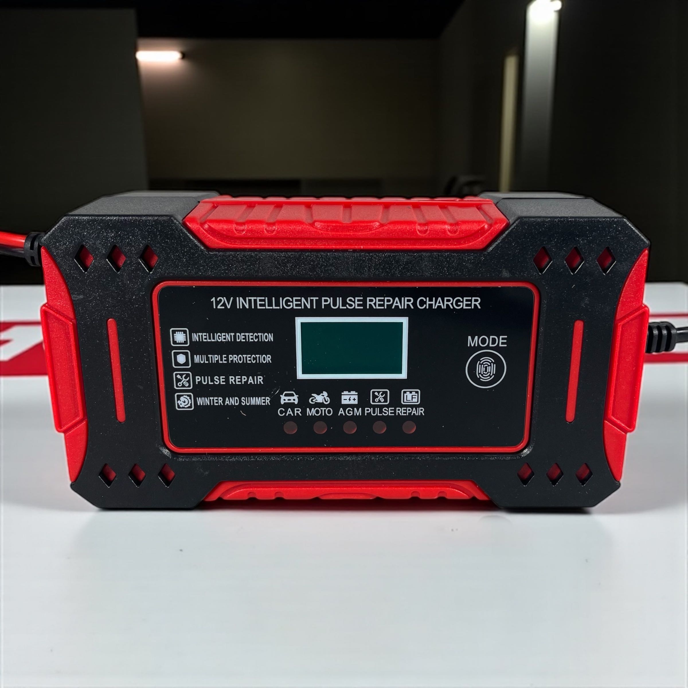 Gambar produk ODM Charger Aki Mobil Intelligent Portable Battery Charger 12V 6A - OM126