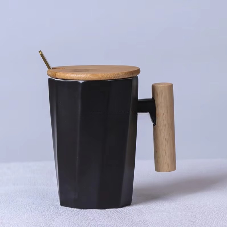 Yomu Cangkir Minum Keramik Wooden Handle Mug with Lid Spoon 12x9.5cm - YM15 Gambar produk Yomu Cangkir Minum Keramik Wooden Handle Mug with Lid Spoon 12x9.5cm - YM15