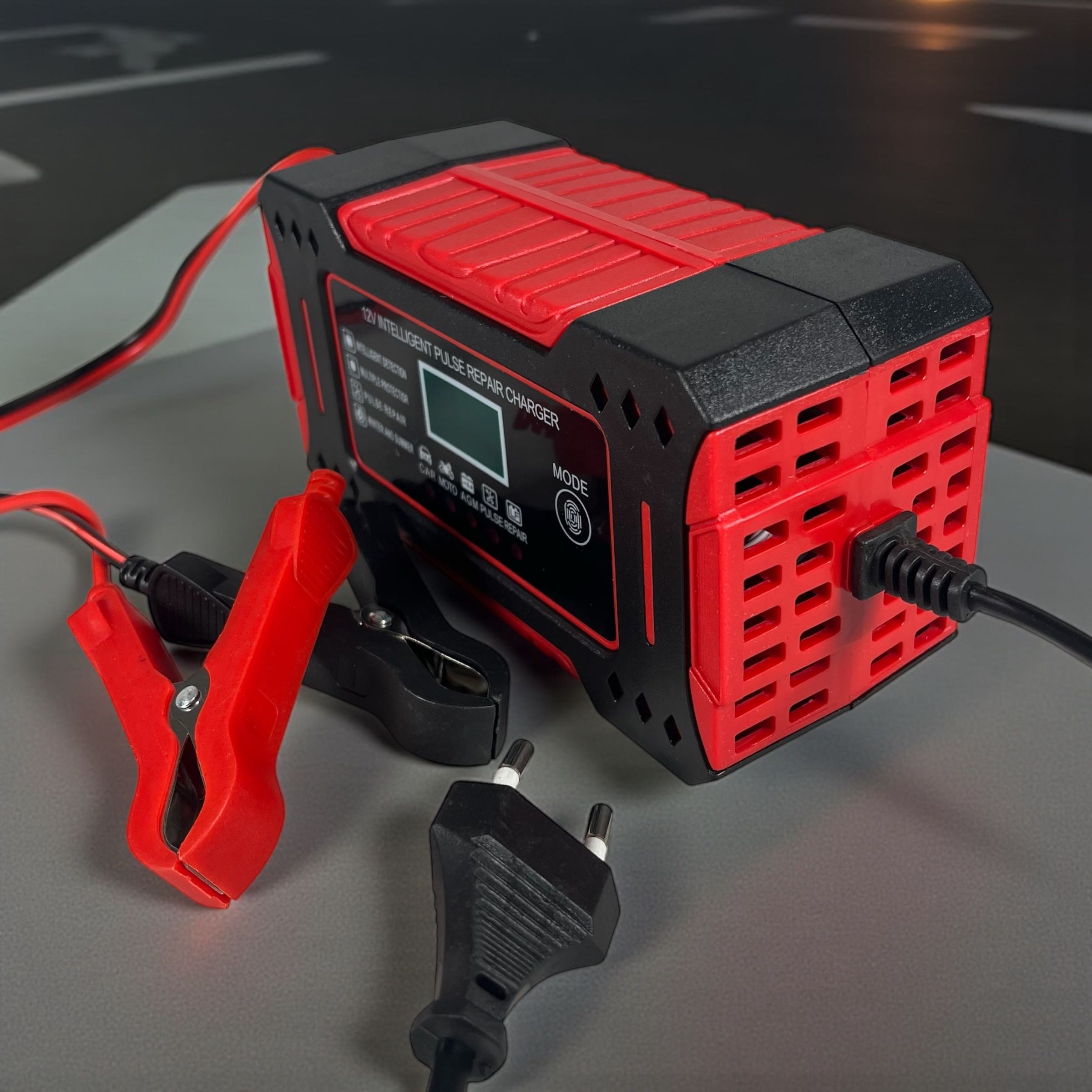 Gambar produk ODM Charger Aki Mobil Intelligent Portable Battery Charger 12V 6A - OM126