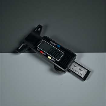 GemRed Alat Ukur Kedalaman Ban Digital Tyre Tread Depth Gauge - QST-601 Gambar produk GemRed Alat Ukur Kedalaman Ban Digital Tyre Tread Depth Gauge - QST-601