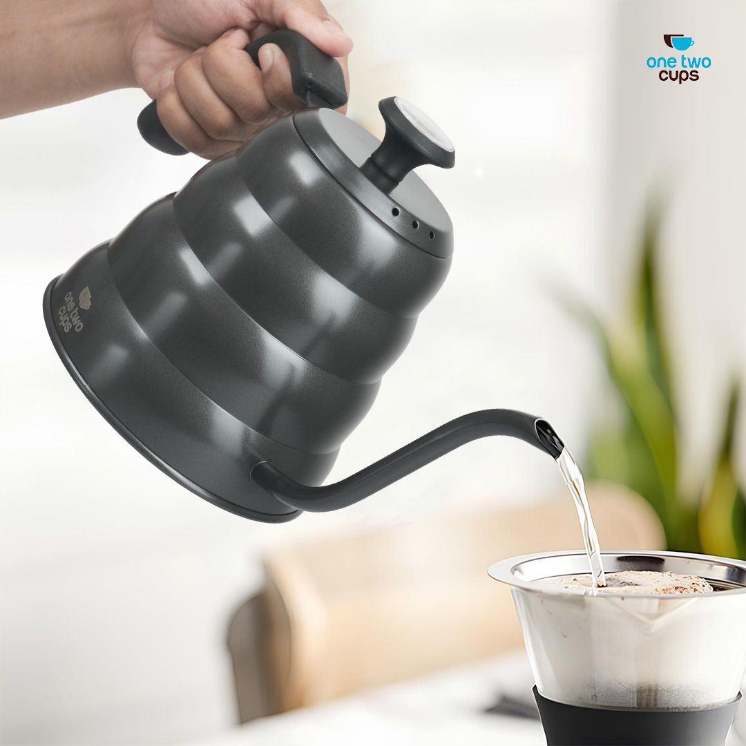 One Two Cups Teko Kopi Leher Angsa Gooseneck Pour Over Thermometer 1.2L - OTC265 Gambar produk One Two Cups Teko Kopi Leher Angsa Gooseneck Pour Over Thermometer 1.2L - OTC265