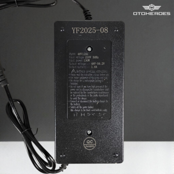 OTOHEROES Charger Aki Sepeda Listrik Smart Battery Charger Portable 48V 12Ah - YF2025 Gambar produk OTOHEROES Charger Aki Sepeda Listrik Smart Battery Charger Portable 48V 12Ah - YF2025